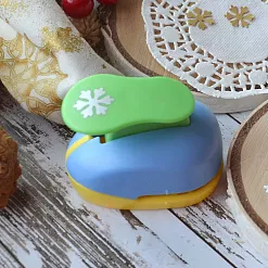 Дырокол 1,6 см "Снежинка 3" (Китай) Дырокол 1,6 см "Снежинка 3" (Китай)