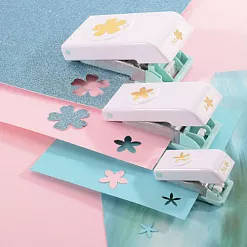 Набор дыроколов We R "Flowers. Цветы" (We R) Набор дыроколов We R "Flowers. Цветы" (We R)