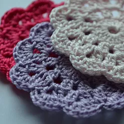 Набор вязаных украшений "Цветы ажурные" (ScrapMania) Набор вязаных украшений "Цветы ажурные" (ScrapMania)