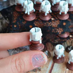 Миниатюра "Свеча на подсвечнике", 1 шт (Югарт) Миниатюра "Свеча на подсвечнике", 1 шт (Югарт)