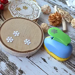 Дырокол 1,6 см "Снежинка 3" (Китай) Дырокол 1,6 см "Снежинка 3" (Китай)