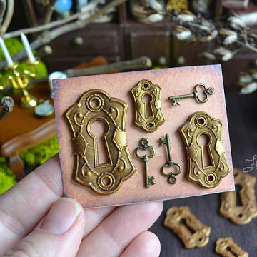 Набор миниатюр "Ключи и замочные скважины",  4х2,5 см, 6 шт (Югарт)