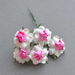 Букетик чайных роз "Белый с розовой сердцевинкой"