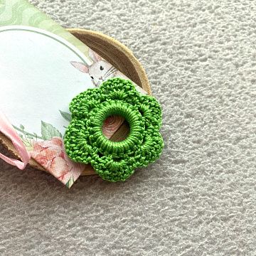 Вязаное украшение "Рамочка-салфетка. Цветок светло-зеленый", 3,8 см (Вязанка)